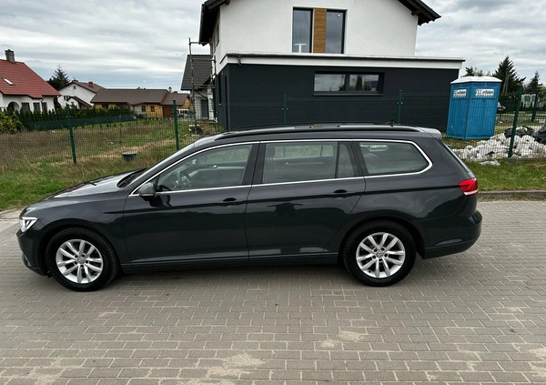 Volkswagen Passat cena 46900 przebieg: 287517, rok produkcji 2014 z Pieniężno małe 79